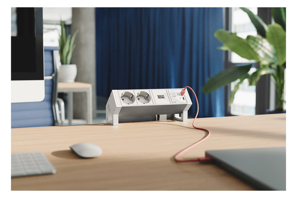 BACHMANN DESK 2 Weiß mit Charger im Büro