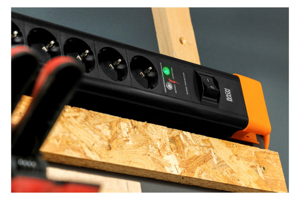 BACHMANN CONNECTUS schwarz-orange an der Werkbank montiert